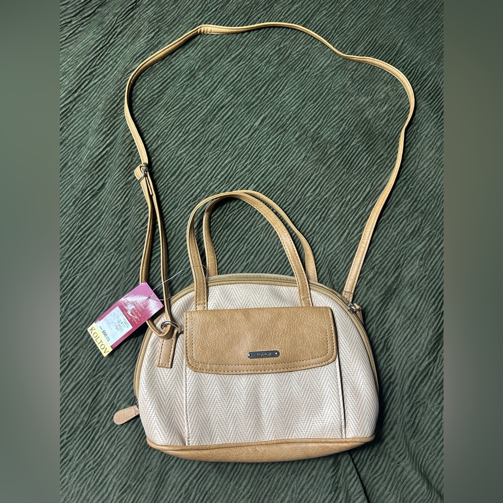 Chic Crossbody Bag in Cream and Tan